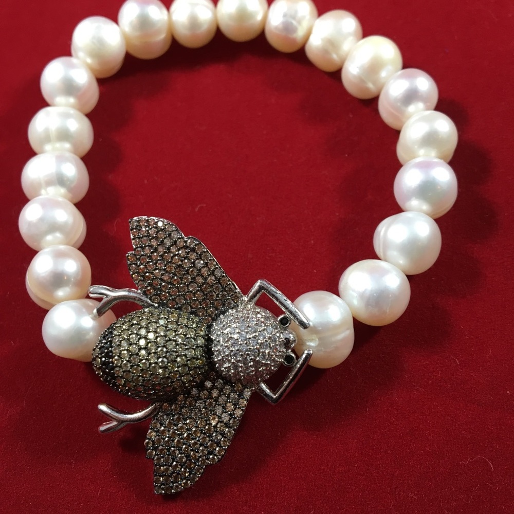 Plus Size Pearl Bracelet with CZ Butterfly NWT - Picture 4 of 4